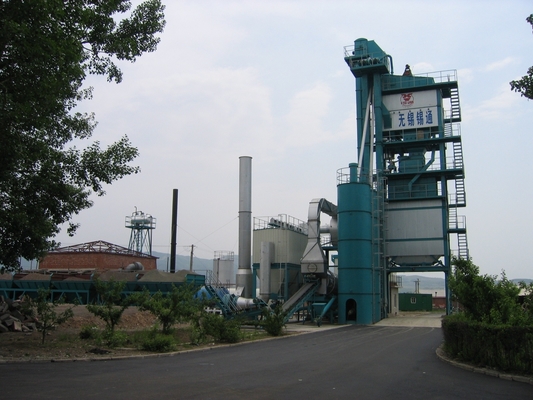 Accurate Dosing Asphalt Batching Plant 120T Finished Product Bin Placed Under Mixer