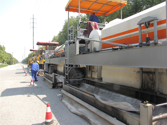 Remixer Hot In Place Asphalt Recycling Equipment , 2830L Diesel Tank Pavement Recycling Machine