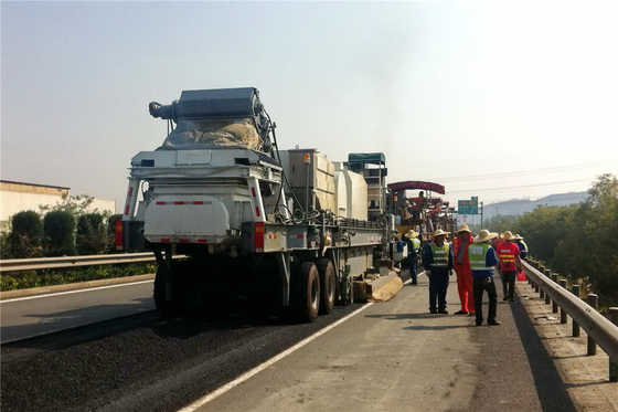 Remixer Hot In Place Asphalt Recycling Equipment , 2830L Diesel Tank Pavement Recycling Machine
