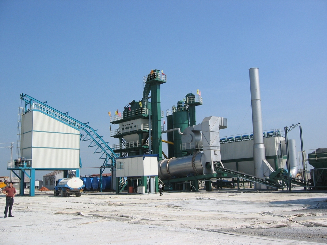 200KG Bitumen Weighing Capacity Asphalt Recycling Plant , Automatic Batching Plant Anti - Jam Structure